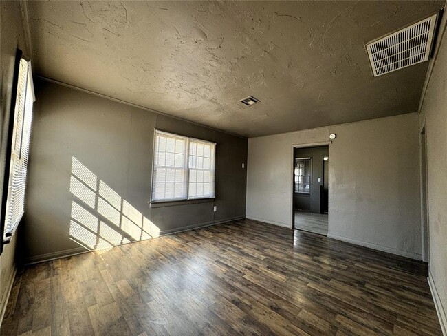 717 NE 34th Terrace in Oklahoma City, OK - Building Photo - Building Photo