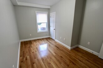 4 Draper St, Unit 3 in Boston, MA - Foto de edificio - Building Photo