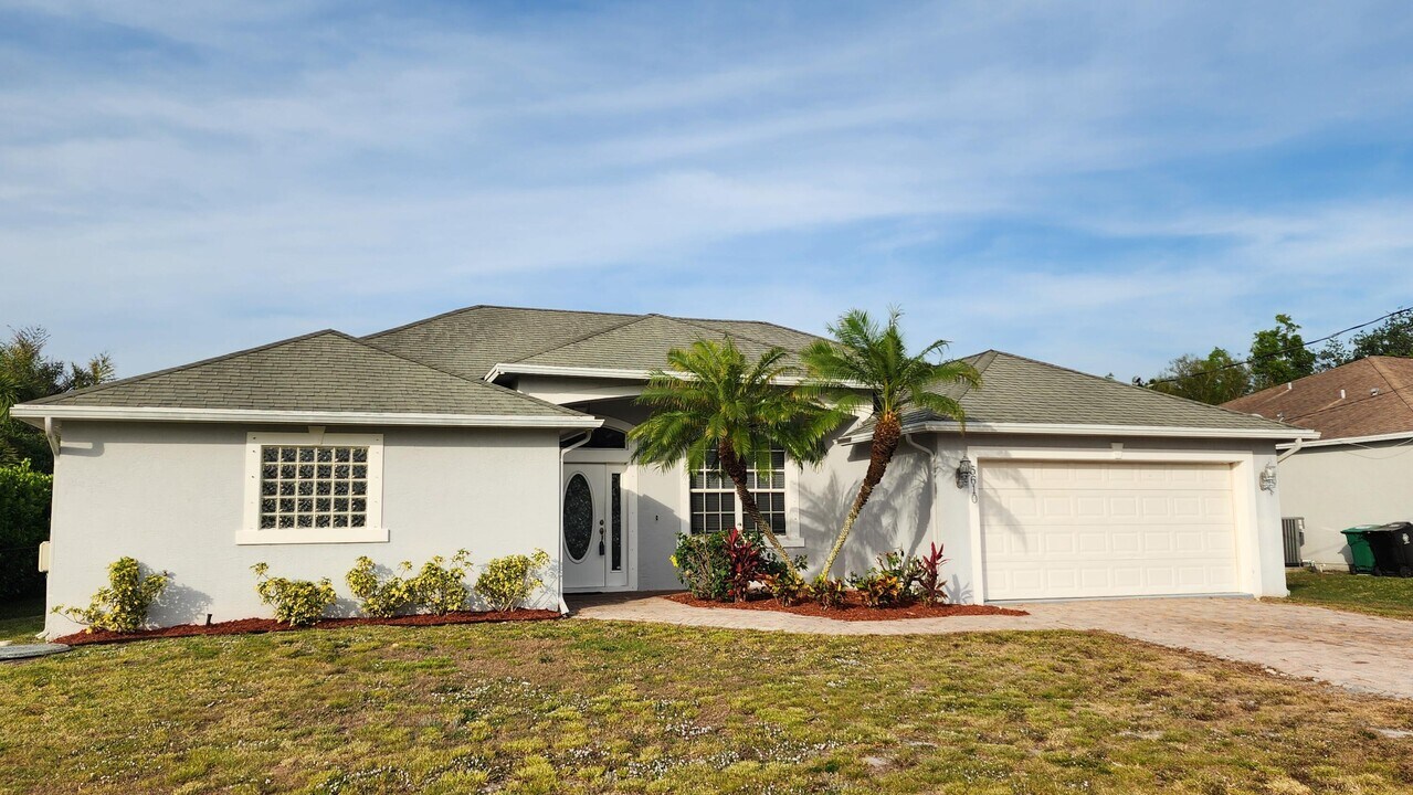 5610 NW North Crisona Cir in Port St. Lucie, FL - Building Photo