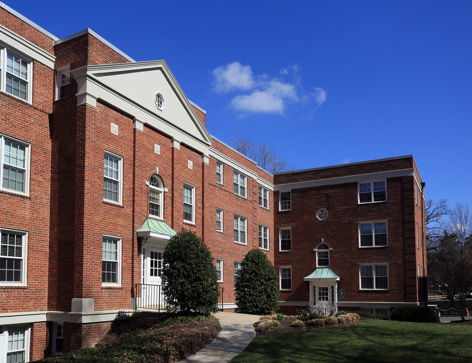 Lyon Village in Arlington, VA - Foto de edificio