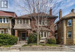 6 Oriole Gardens in Toronto, ON - Building Photo