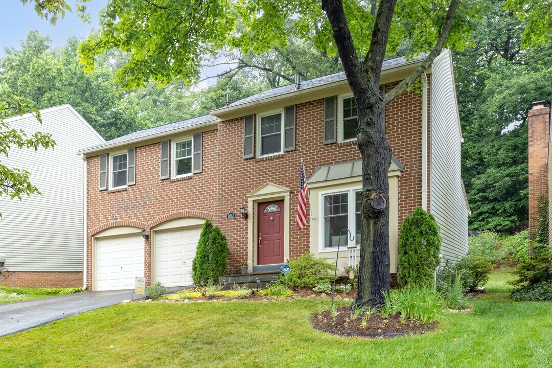 9843 Campbell Dr in Kensington, MD - Building Photo
