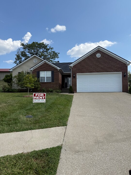 1112 James Ct in Richmond, KY - Building Photo