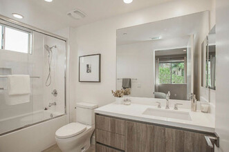4632 Vista Del Monte Ave, Unit 305 in Los Angeles, CA - Building Photo - Building Photo