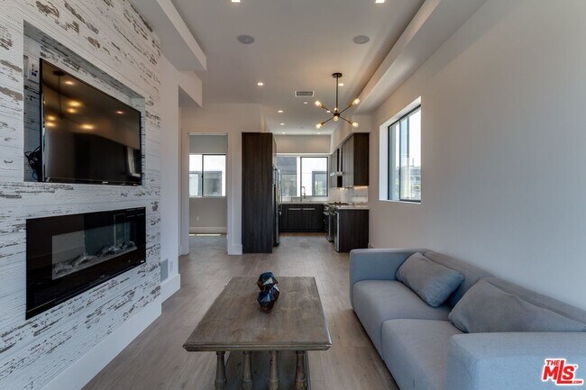 4826 Pickford St in Los Angeles, CA - Building Photo - Building Photo