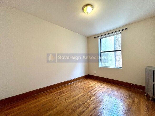 64 W 108th St in New York, NY - Building Photo - Building Photo