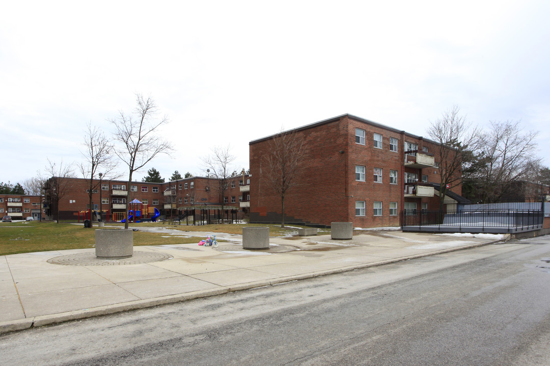 Lawrence Orton in Toronto, ON - Building Photo