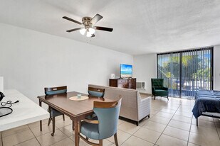 777 NW 155th Ln, Unit SI ID1504023P in Miami, FL - Building Photo