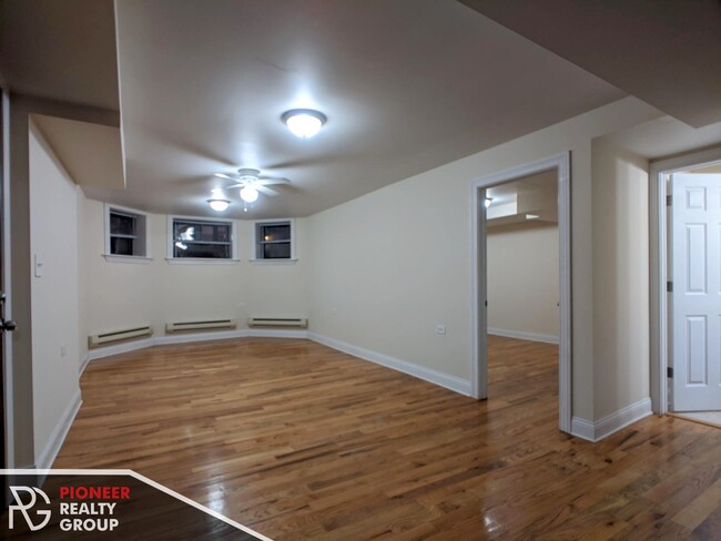 1129 W Oakdale Ave, Unit gdnn in Chicago, IL - Building Photo - Building Photo