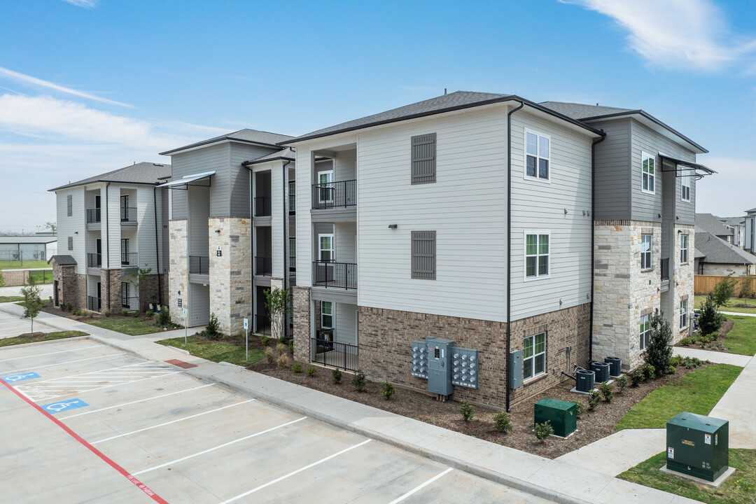 Landmark at NinetyNine in Richmond, TX - Building Photo