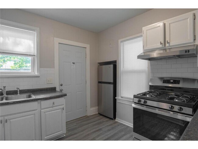 1002 Lowry Ave N in Minneapolis, MN - Building Photo - Building Photo