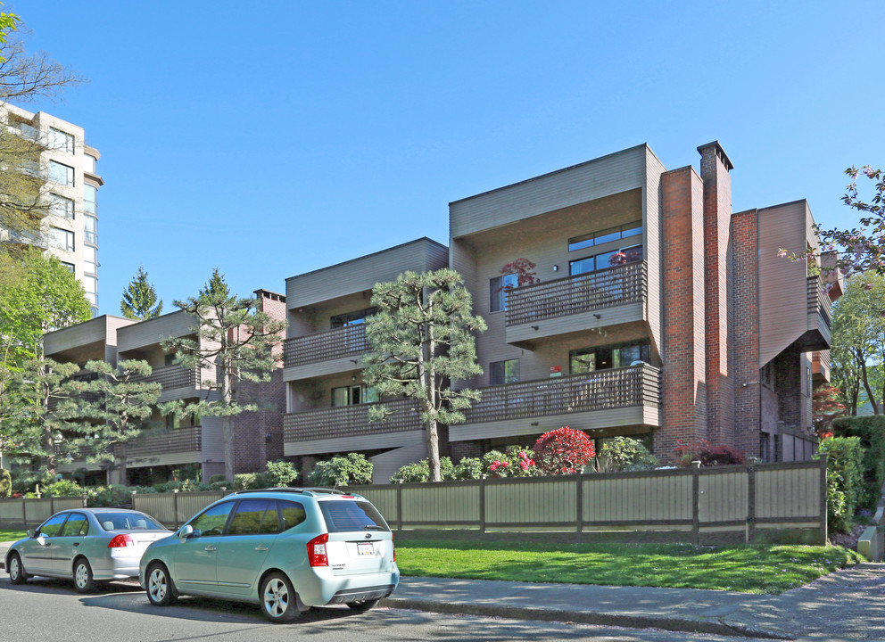 Regency House in Vancouver, BC - Building Photo