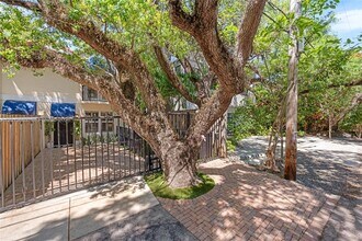 3274 Gifford Ln in Miami, FL - Building Photo - Building Photo
