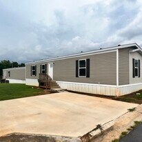 202 Teasley Ln in Lavonia, GA - Building Photo