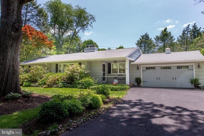 67 Townview Dr in Doylestown, PA - Foto de edificio - Building Photo