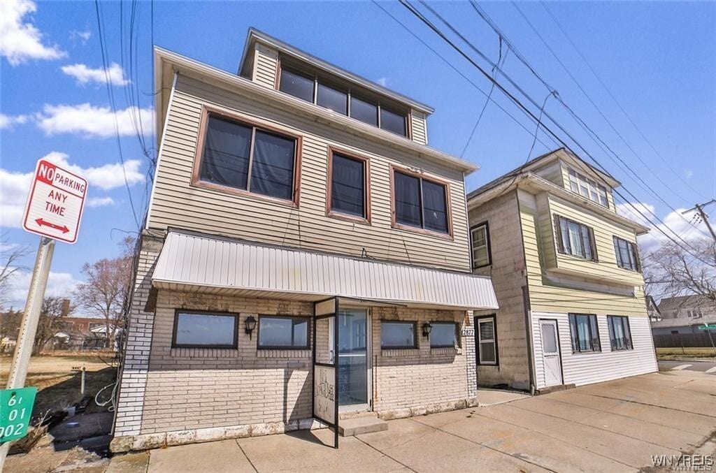2877 Niagara St in Buffalo, NY - Building Photo