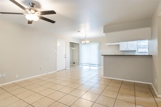 206 N Forest Dr in Willis, TX - Building Photo - Building Photo