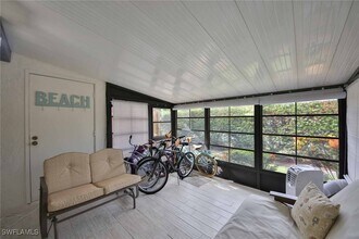 68 Marco Villas Dr in Marco Island, FL - Building Photo - Building Photo