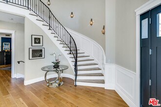 19633 Wells Dr in Los Angeles, CA - Building Photo - Building Photo