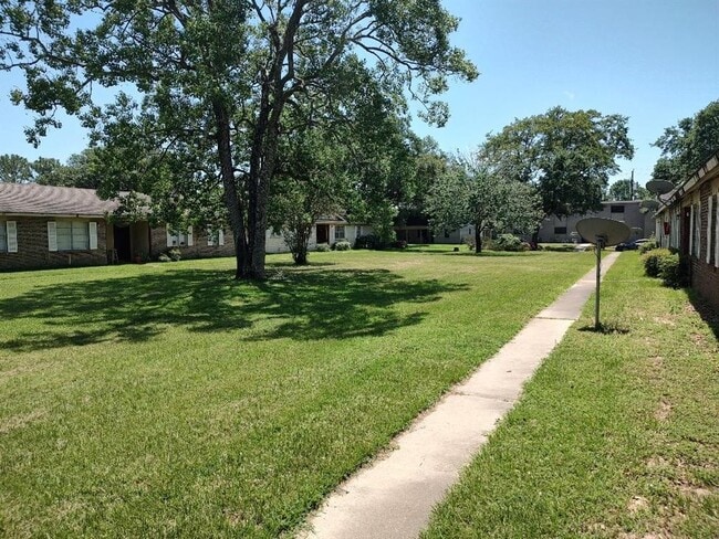 property at 2000 Bahama Dr