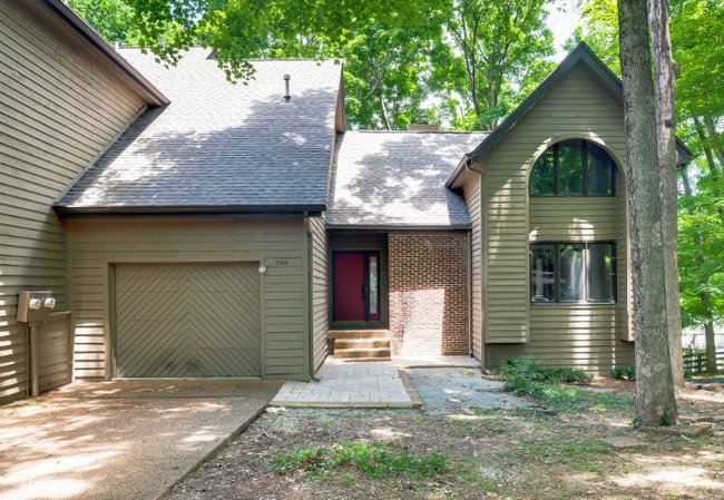 property at 700 Harpeth Trace Dr