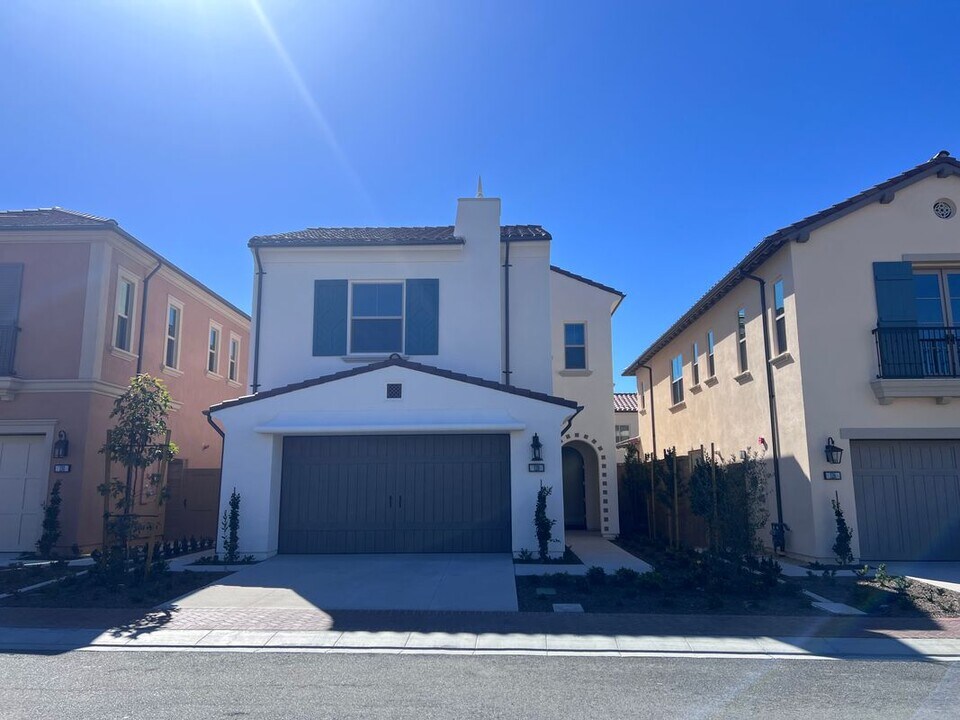 128 Sugar Brush in Irvine, CA - Building Photo