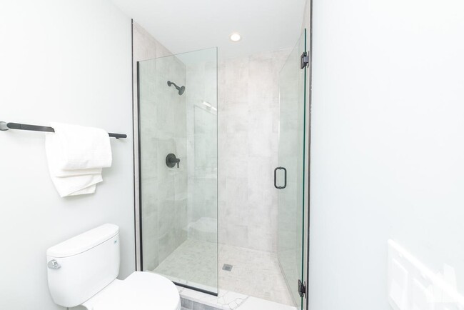 property at 2022 W Montrose Ave