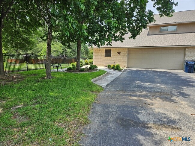 3901 Chisholm Trail