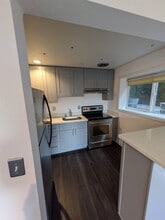 3420 15th Ave W, Unit 108 in Seattle, WA - Foto de edificio - Building Photo