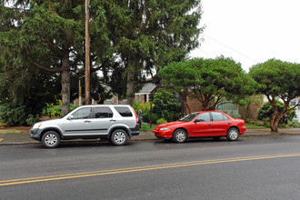 5140-5148 SE Milwaukie Ave in Portland, OR - Building Photo - Building Photo