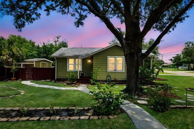 6301 Hobson St NE in St. Petersburg, FL - Building Photo - Building Photo