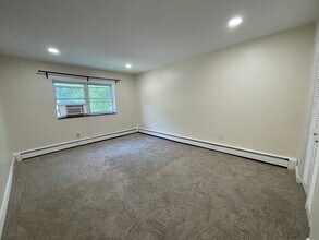 73 Walnut St in Newton, MA - Building Photo - Building Photo