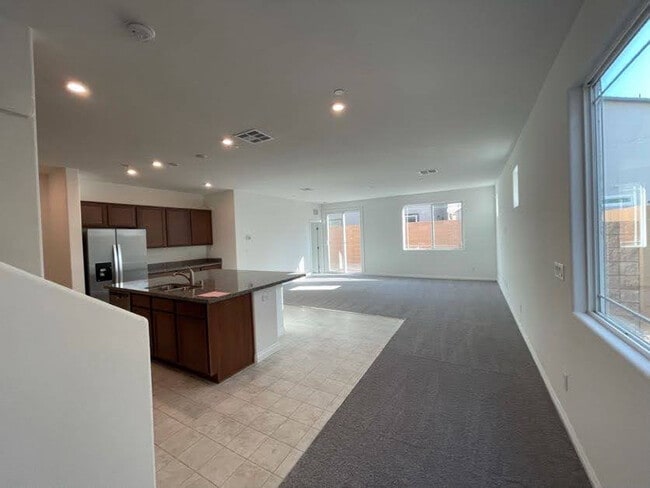6077 Castle Gardens Ave in Las Vegas, NV - Building Photo - Building Photo