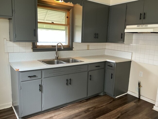property at 4643 N Parkway Ave