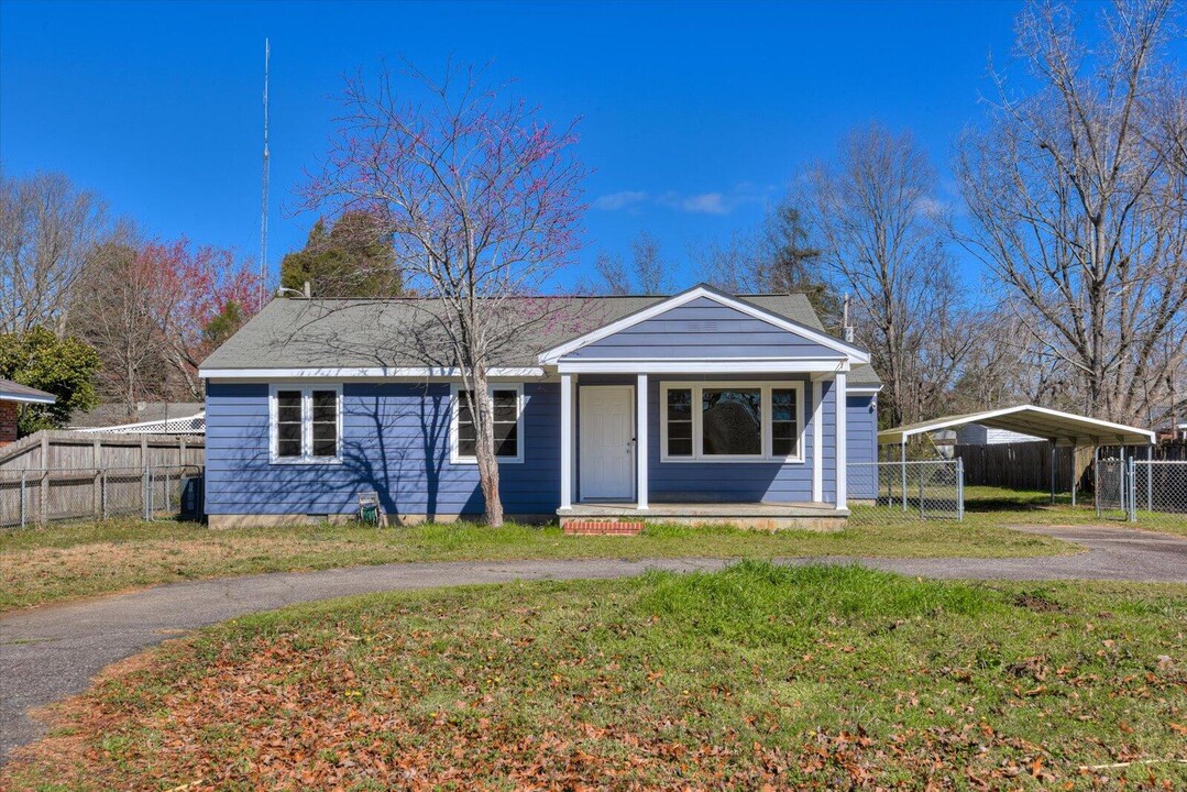 302 Burgess Dr in Aiken, SC - Building Photo