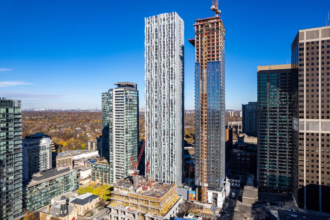 1 Yorkville in Toronto, ON - Building Photo