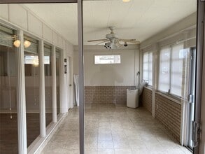 16 Harbor Ln in Kemah, TX - Building Photo - Building Photo