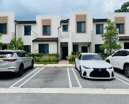 784 NE 206th Terrace in Miami, FL - Building Photo