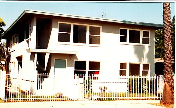 917 N Lemon St in Anaheim, CA - Building Photo