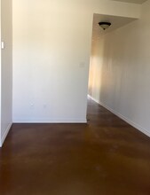 1009 Monroe St in McGregor, TX - Building Photo - Building Photo