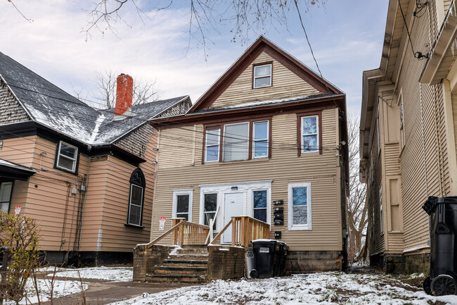 1104 Butternut St in Syracuse, NY - Foto de edificio - Building Photo