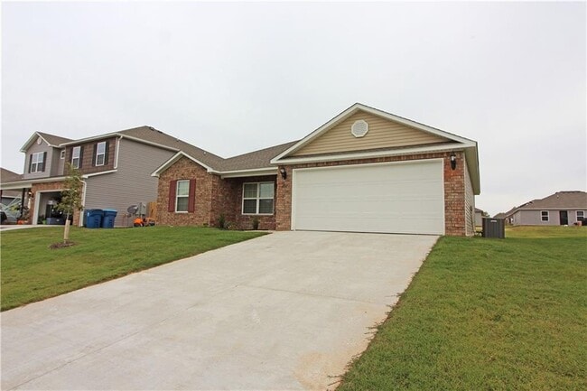 807 SW Green World St in Bentonville, AR - Building Photo - Building Photo