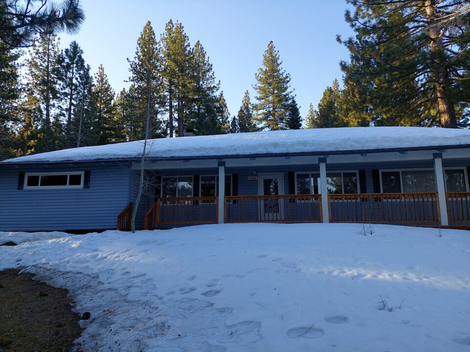 1490 Seminole Dr in South Lake Tahoe, CA - Building Photo