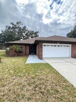 6533 Brentwood Dr. in Zephyrhills, FL - Building Photo
