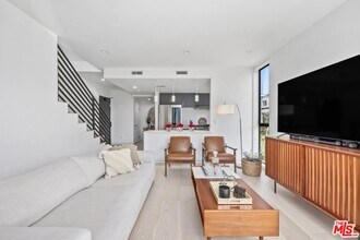 1243 N Gower St in Los Angeles, CA - Building Photo - Building Photo