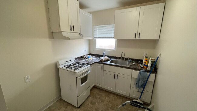 15719 Rayen St in North Hills, CA - Building Photo - Building Photo