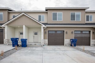 914 Home Run Ave in St Anthony, ID - Building Photo