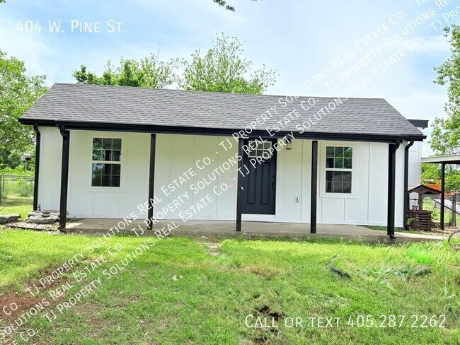 404 W Pine St in Tuttle, OK - Building Photo - Building Photo