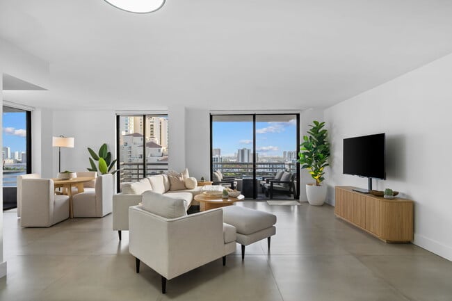 3300 NE 191st St in Aventura, FL - Foto de edificio - Building Photo