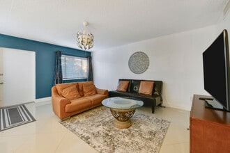 3100 Springdale Blvd in Palm Springs, FL - Building Photo - Building Photo